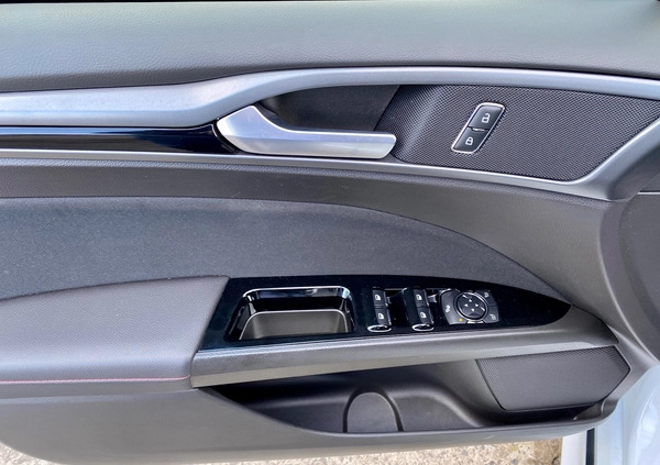 Ford Mondeo cena 86150 przebieg: 59000, rok produkcji 2018 z Prochowice małe 529